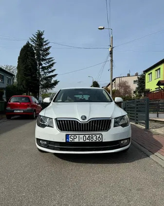 śląskie Skoda Superb cena 59999 przebieg: 150000, rok produkcji 2013 z Chmielnik